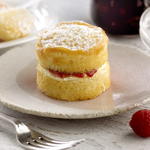 Victoria Sponge Mini Cake